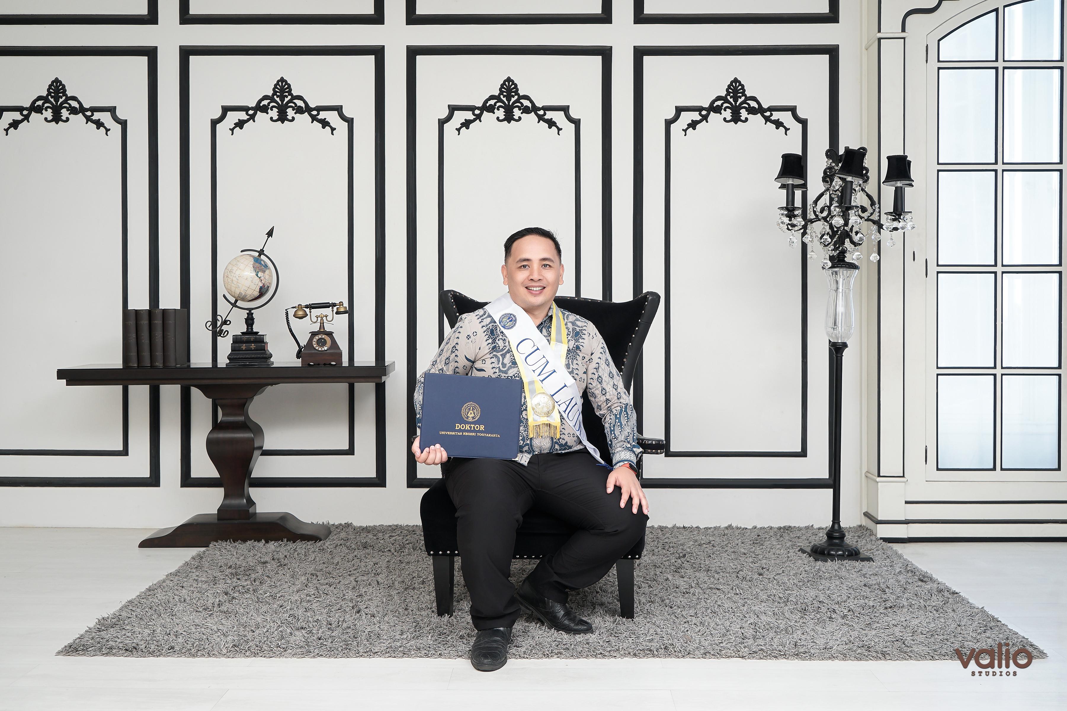Foto Dosen EFRAIM RONALD STEFANUS MONINGKEY